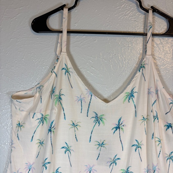 NWT Torrid Ava Pink Palms V Neck Cami Palm Tree Light Pink 1 1X 14-16 - Picture 2 of 10